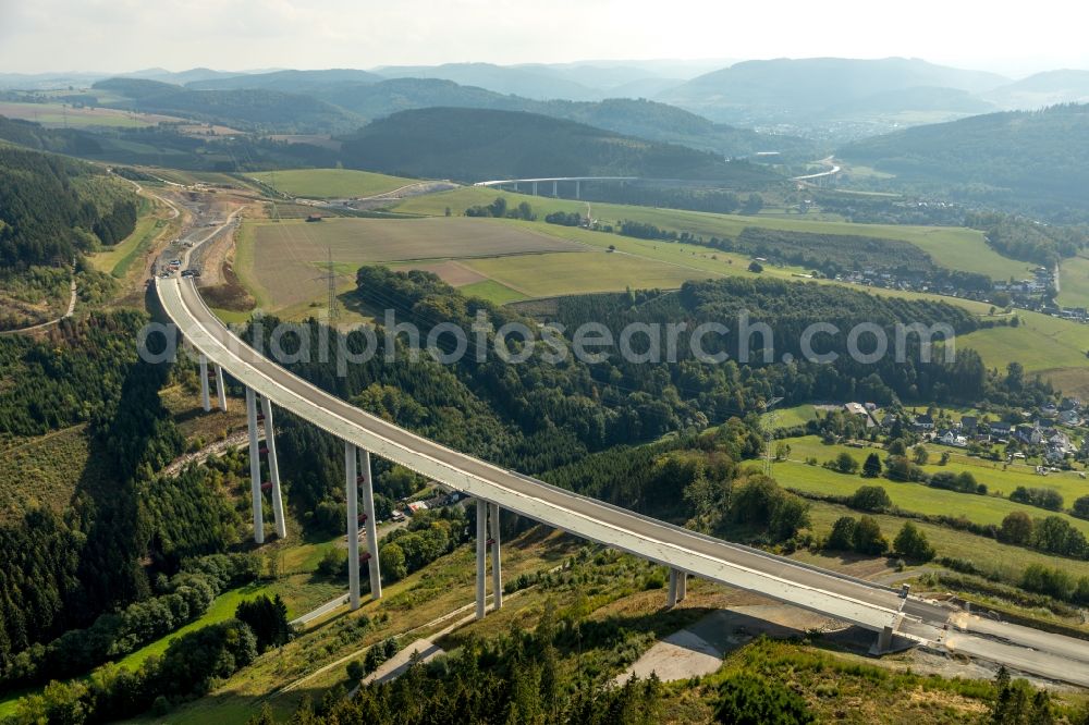 Bestwig from the bird's eye view: Construction site for the new building of Routing and traffic lanes over the highway bridge in the motorway A 46 - B480n Neue Ruhrtalbruecke Bermecke in Bestwig in the state North Rhine-Westphalia