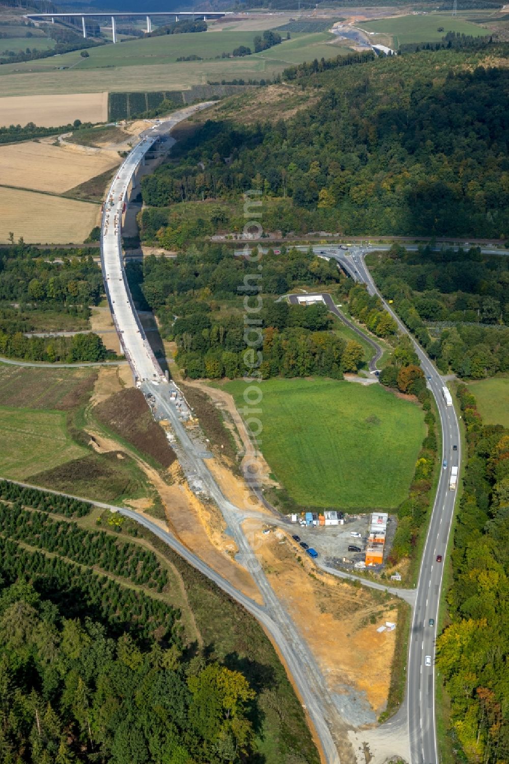 Aerial photograph Bestwig - Construction site for the new building of Routing and traffic lanes over the highway bridge in the motorway A 46 - B480n Neue Ruhrtalbruecke Bermecke in Bestwig in the state North Rhine-Westphalia