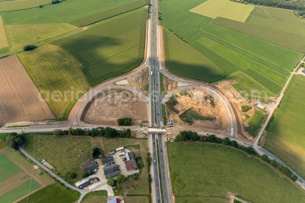 Aerial photograph Emmerich am Rhein - Construction site for the new building of Routing and traffic lanes over the highway bridge in the motorway A 3 and einer neuen Autobahnauffahrt on Netterschdensche Strasse in Emmerich am Rhein in the state North Rhine-Westphalia, Germany