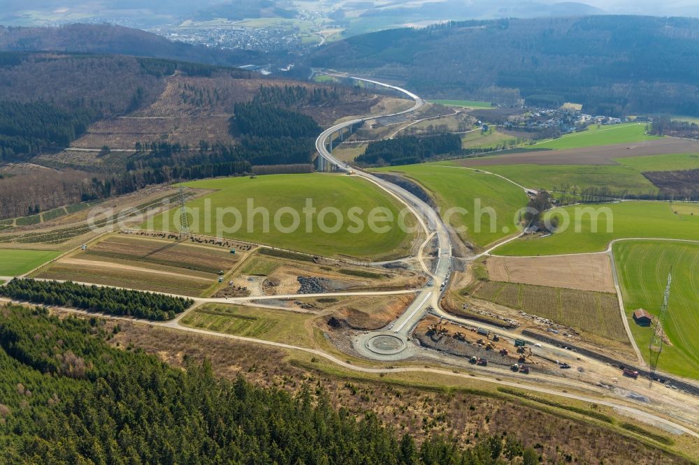 Aerial photograph Bestwig - Construction site of routing and traffic lanes during the highway exit and access the motorway A 46 with Kreisverkehr and Anschluss on Bandesstrasse B7 in the district Olsberg in Bestwig in the state North Rhine-Westphalia, Germany