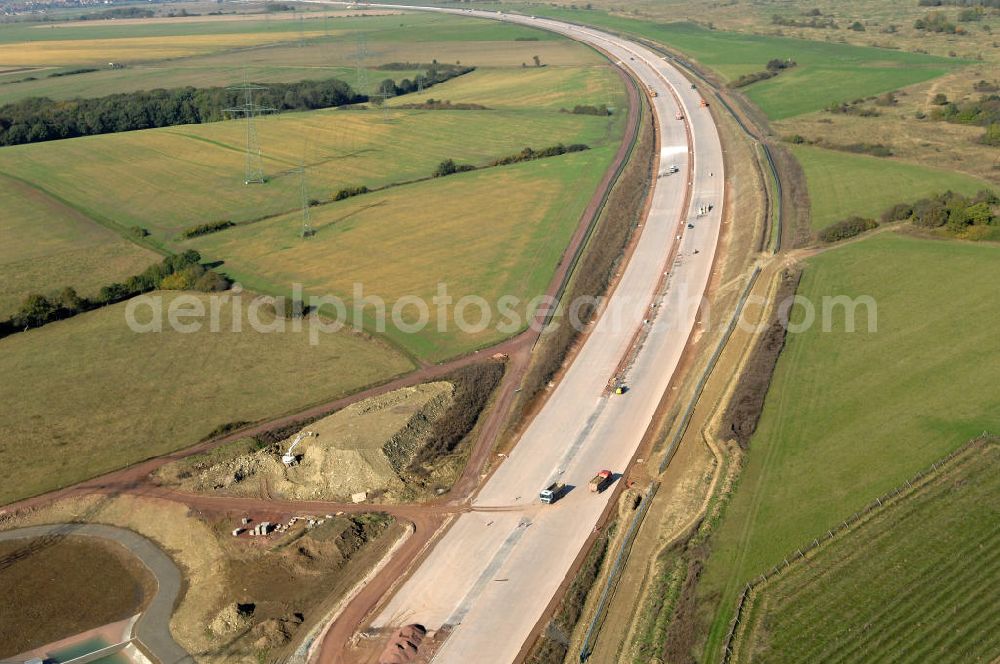 Aerial photograph Ettenhausen - Blick auf die Baustelle des Autobahnverlaufs der A4 bei Ettenhausen nord-westlich der Nessetalbrücke. Der Neubau ist Teil des Projekt Nordverlegung / Umfahrung Hörselberge der Autobahn E40 / A4 in Thüringen bei Eisenach. Durchgeführt werden die im Zuge dieses Projektes notwendigen Arbeiten unter an derem von den Mitarbeitern der Niederlassung Weimar der EUROVIA Verkehrsbau Union sowie der Niederlassungen Abbruch und Erdbau, Betonstraßenbau, Ingenieurbau und TECO Schallschutz der EUROVIA Beton sowie der DEGES.