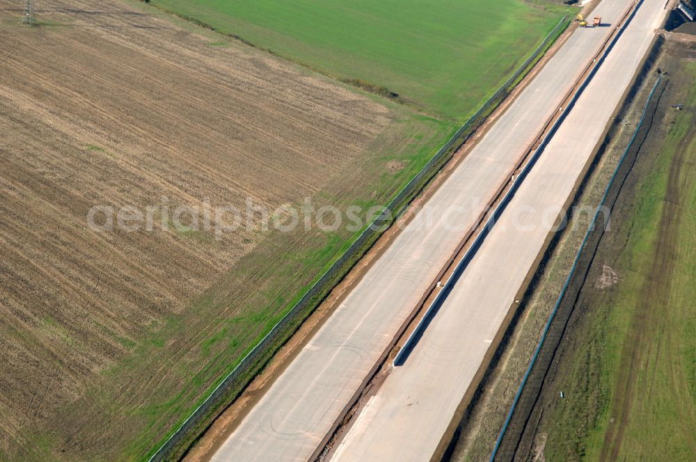 Wenigenlupnitz from above - Blick auf die Baustelle des Autobahnverlauf A4 zwieschen zwei Unterführunge bei Wenigenlupnitz. Der Neubau ist Teil des Projekt Nordverlegung / Umfahrung Hörselberge der Autobahn E40 / A4 in Thüringen bei Eisenach. Durchgeführt werden die im Zuge dieses Projektes notwendigen Arbeiten unter an derem von den Mitarbeitern der Niederlassung Weimar der EUROVIA Verkehrsbau Union sowie der Niederlassungen Abbruch und Erdbau, Betonstraßenbau, Ingenieurbau und TECO Schallschutz der EUROVIA Beton sowie der DEGES.