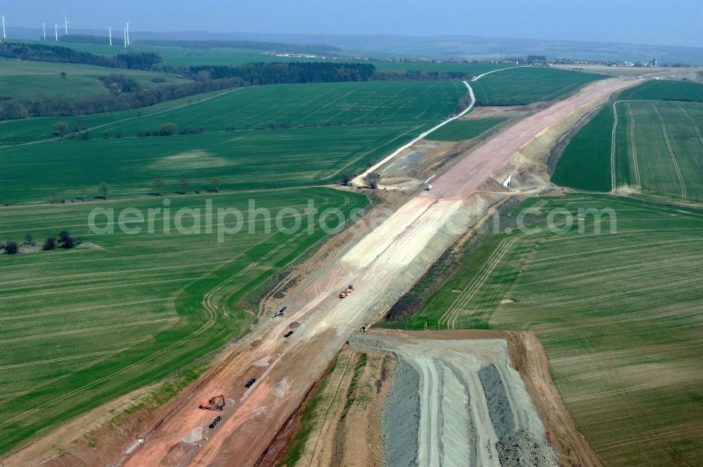 Aerial image Madelungen - Blick auf die Baustelle des Autobahnverlaufs der A4 südwestlich von Madelungen mit einer Unterführung. Der Neubau ist Teil des Projekt Nordverlegung / Umfahrung Hörselberge der Autobahn E40 / A4 in Thüringen bei Eisenach. Durchgeführt werden die im Zuge dieses Projektes notwendigen Arbeiten unter an derem von den Mitarbeitern der Niederlassung Weimar der EUROVIA Verkehrsbau Union sowie der Niederlassungen Abbruch und Erdbau, Betonstraßenbau, Ingenieurbau und TECO Schallschutz der EUROVIA Beton sowie der DEGES.