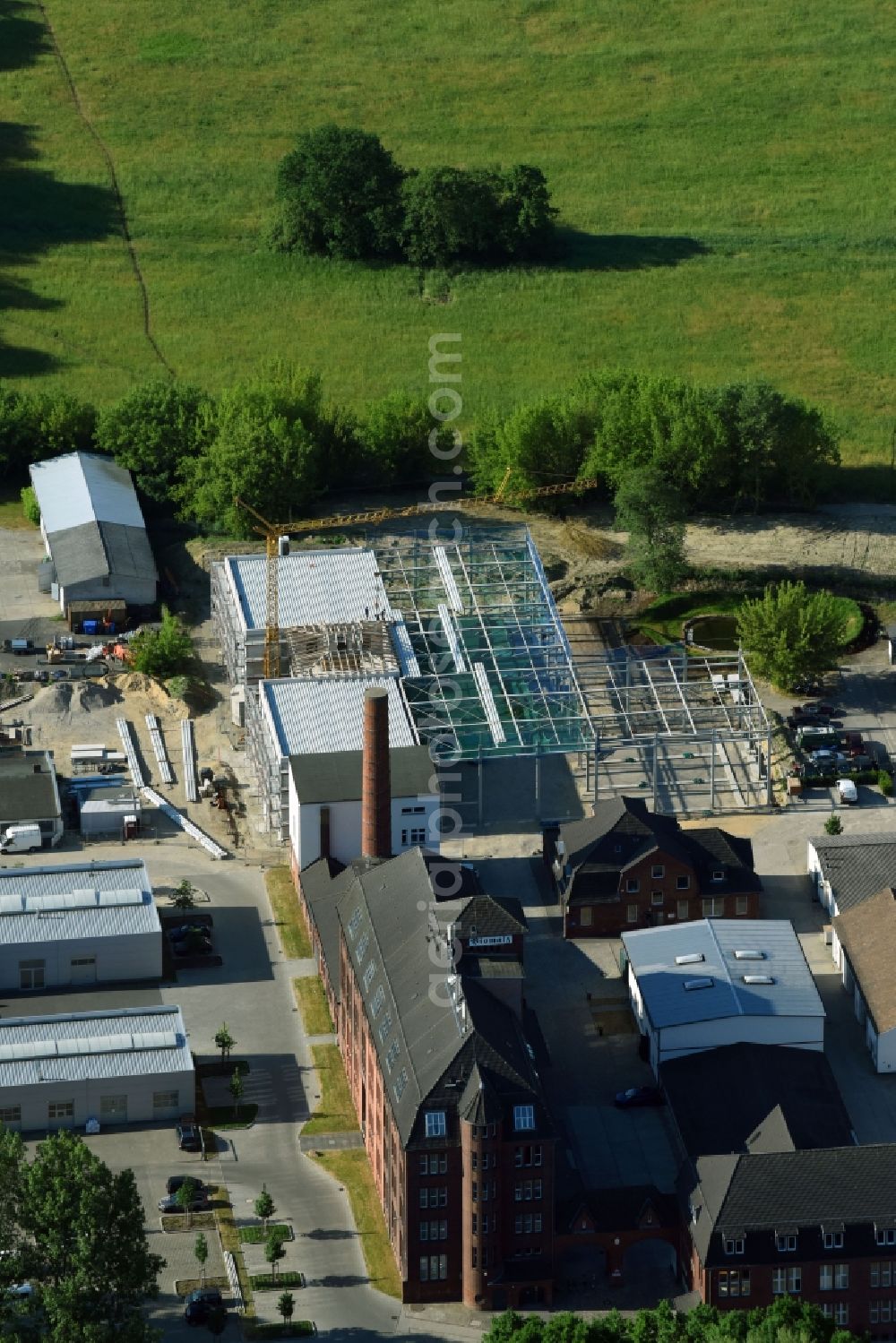 Teltow from the bird's eye view: Construction site at the car trading building of the classics & friends GmbH building in the Iserstrasse at the biomalt farm in Teltow in the state of Brandenburg, Germany