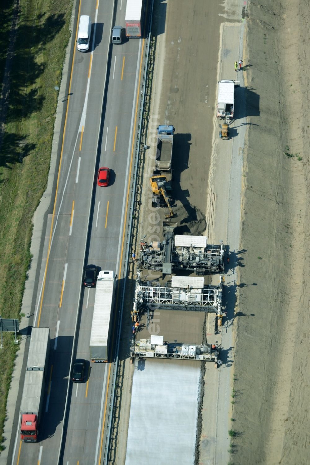 Spreenhagen from the bird's eye view: Highway construction site for the expansion and extension of track along the route of motorway A12 E30 using a concrete paver of the company Eurovia Infra in Spreenhagen in the state Brandenburg