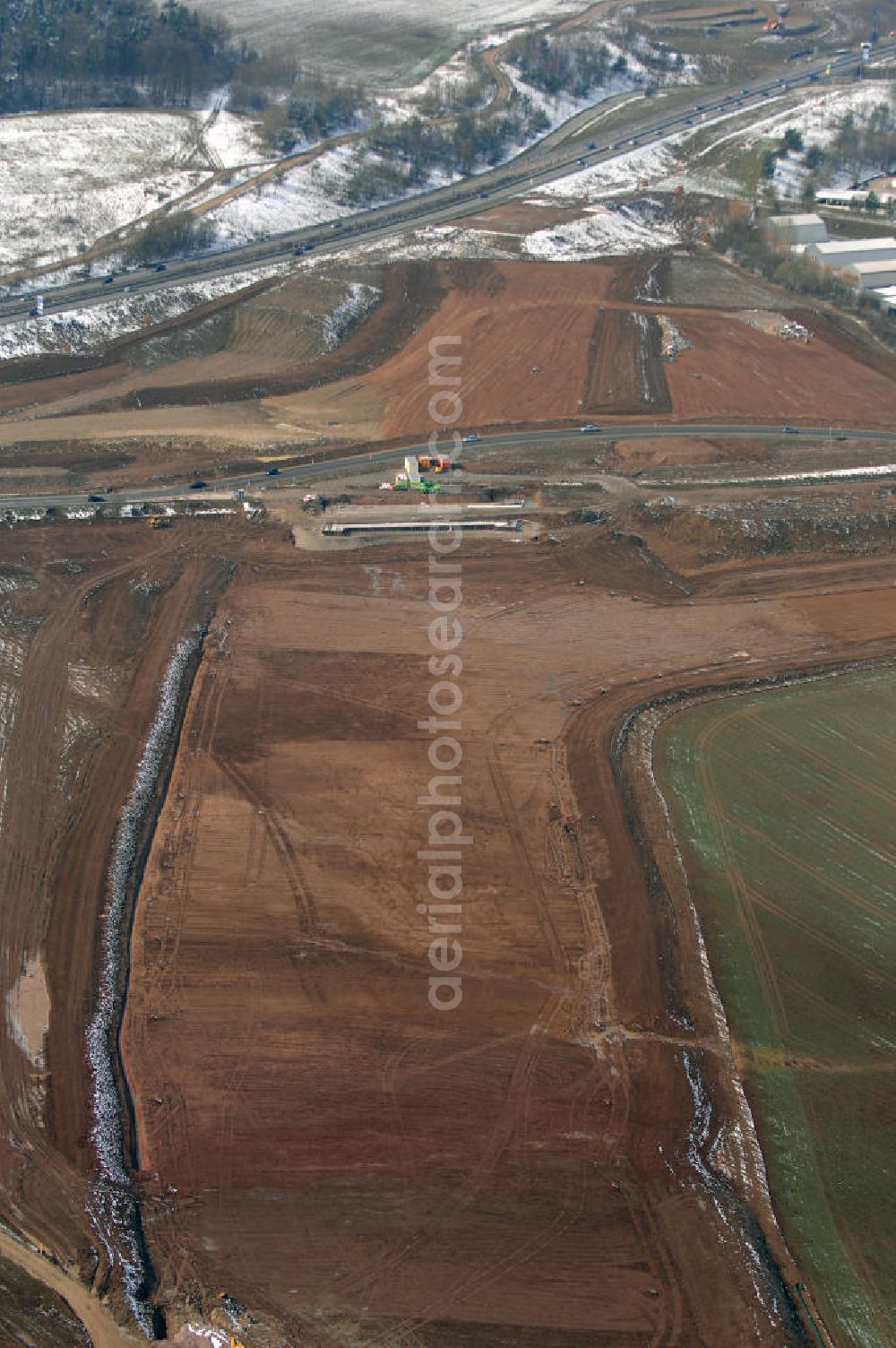 Aerial photograph Eisenach - Neubautrasse der BAB A 4 - Umfahrung Hörselberge in Thüringen bei Eisenach. Im September 2007 hat das Bieterkonsortium VINCI Concessions / Hochtief PPP (50/50) den Zuschlag für das A-Modell BAB A 4 Umfahrung Hörselberge (km 238,5 bis km 283,2) erhalten. Die bei diesem Projekt auf der Bauausführungsebene gegründete Arbeitsgemeinschaft wird von der EUROVIA Infra GmbH angeführt, des Weiteren sind hier die Unternehmen Hochtief, Strassing Limes und Rädlinger beteiligt. Durchgeführt werden die im Zuge dieses Projektes notwendigen Arbeiten unter an derem von den Mitarbeitern der Niederlassung Weimar der EUROVIA Verkehrsbau Union sowie der Niederlassungen Abbruch und Erdbau, Betonstraßenbau, Ingenieurbau und TECO Schallschutz der EUROVIA Beton.