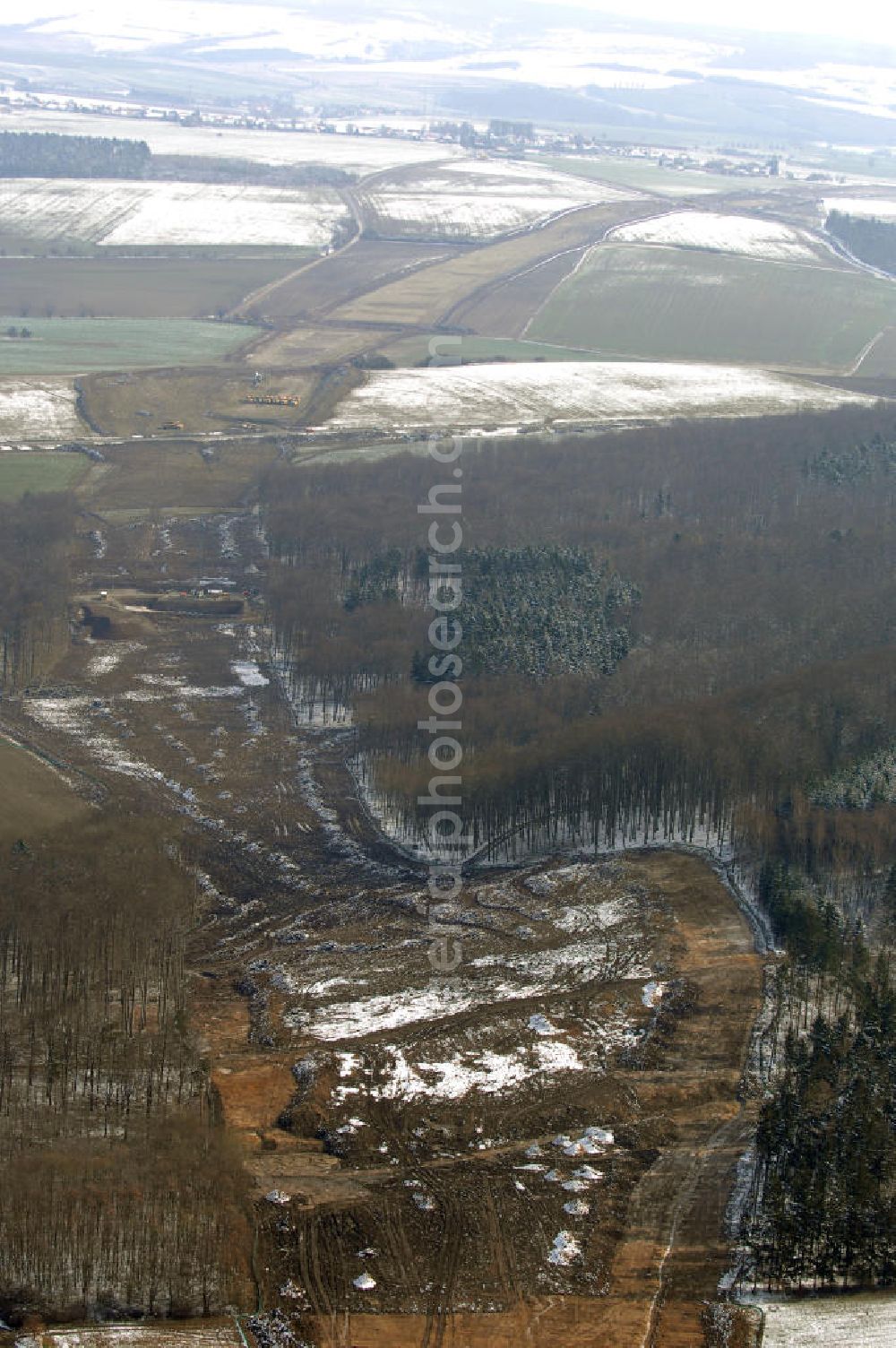 Aerial photograph Eisenach - Neubautrasse der BAB A 4 - Umfahrung Hörselberge in Thüringen bei Eisenach. Im September 2007 hat das Bieterkonsortium VINCI Concessions / Hochtief PPP (50/50) den Zuschlag für das A-Modell BAB A 4 Umfahrung Hörselberge (km 238,5 bis km 283,2) erhalten. Die bei diesem Projekt auf der Bauausführungsebene gegründete Arbeitsgemeinschaft wird von der EUROVIA Infra GmbH angeführt, des Weiteren sind hier die Unternehmen Hochtief, Strassing Limes und Rädlinger beteiligt. Durchgeführt werden die im Zuge dieses Projektes notwendigen Arbeiten unter an derem von den Mitarbeitern der Niederlassung Weimar der EUROVIA Verkehrsbau Union sowie der Niederlassungen Abbruch und Erdbau, Betonstraßenbau, Ingenieurbau und TECO Schallschutz der EUROVIA Beton.