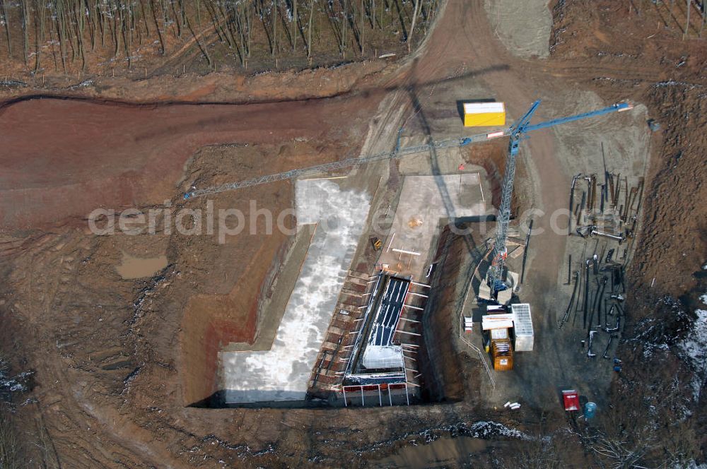 Aerial image Eisenach - Neubautrasse der BAB A 4 - Umfahrung Hörselberge in Thüringen bei Eisenach. Im September 2007 hat das Bieterkonsortium VINCI Concessions / Hochtief PPP (50/50) den Zuschlag für das A-Modell BAB A 4 Umfahrung Hörselberge (km 238,5 bis km 283,2) erhalten. Die bei diesem Projekt auf der Bauausführungsebene gegründete Arbeitsgemeinschaft wird von der EUROVIA Infra GmbH angeführt, des Weiteren sind hier die Unternehmen Hochtief, Strassing Limes und Rädlinger beteiligt. Durchgeführt werden die im Zuge dieses Projektes notwendigen Arbeiten unter an derem von den Mitarbeitern der Niederlassung Weimar der EUROVIA Verkehrsbau Union sowie der Niederlassungen Abbruch und Erdbau, Betonstraßenbau, Ingenieurbau und TECO Schallschutz der EUROVIA Beton.