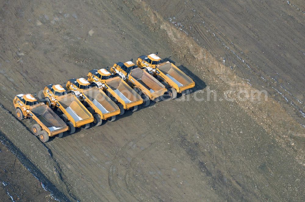 Eisenach from above - Neubautrasse der BAB A 4 - Umfahrung Hörselberge in Thüringen bei Eisenach. Im September 2007 hat das Bieterkonsortium VINCI Concessions / Hochtief PPP (50/50) den Zuschlag für das A-Modell BAB A 4 Umfahrung Hörselberge (km 238,5 bis km 283,2) erhalten. Die bei diesem Projekt auf der Bauausführungsebene gegründete Arbeitsgemeinschaft wird von der EUROVIA Infra GmbH angeführt, des Weiteren sind hier die Unternehmen Hochtief, Strassing Limes und Rädlinger beteiligt. Durchgeführt werden die im Zuge dieses Projektes notwendigen Arbeiten unter an derem von den Mitarbeitern der Niederlassung Weimar der EUROVIA Verkehrsbau Union sowie der Niederlassungen Abbruch und Erdbau, Betonstraßenbau, Ingenieurbau und TECO Schallschutz der EUROVIA Beton.