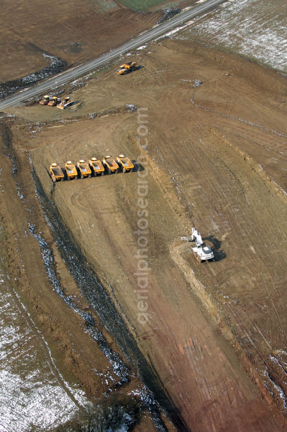 Aerial image Eisenach - Neubautrasse der BAB A 4 - Umfahrung Hörselberge in Thüringen bei Eisenach. Im September 2007 hat das Bieterkonsortium VINCI Concessions / Hochtief PPP (50/50) den Zuschlag für das A-Modell BAB A 4 Umfahrung Hörselberge (km 238,5 bis km 283,2) erhalten. Die bei diesem Projekt auf der Bauausführungsebene gegründete Arbeitsgemeinschaft wird von der EUROVIA Infra GmbH angeführt, des Weiteren sind hier die Unternehmen Hochtief, Strassing Limes und Rädlinger beteiligt. Durchgeführt werden die im Zuge dieses Projektes notwendigen Arbeiten unter an derem von den Mitarbeitern der Niederlassung Weimar der EUROVIA Verkehrsbau Union sowie der Niederlassungen Abbruch und Erdbau, Betonstraßenbau, Ingenieurbau und TECO Schallschutz der EUROVIA Beton.