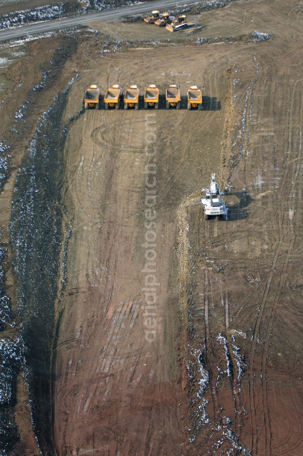 Aerial photograph Eisenach - Neubautrasse der BAB A 4 - Umfahrung Hörselberge in Thüringen bei Eisenach. Im September 2007 hat das Bieterkonsortium VINCI Concessions / Hochtief PPP (50/50) den Zuschlag für das A-Modell BAB A 4 Umfahrung Hörselberge (km 238,5 bis km 283,2) erhalten. Die bei diesem Projekt auf der Bauausführungsebene gegründete Arbeitsgemeinschaft wird von der EUROVIA Infra GmbH angeführt, des Weiteren sind hier die Unternehmen Hochtief, Strassing Limes und Rädlinger beteiligt. Durchgeführt werden die im Zuge dieses Projektes notwendigen Arbeiten unter an derem von den Mitarbeitern der Niederlassung Weimar der EUROVIA Verkehrsbau Union sowie der Niederlassungen Abbruch und Erdbau, Betonstraßenbau, Ingenieurbau und TECO Schallschutz der EUROVIA Beton.