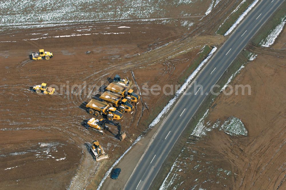 Eisenach from above - Neubautrasse der BAB A 4 - Umfahrung Hörselberge in Thüringen bei Eisenach. Im September 2007 hat das Bieterkonsortium VINCI Concessions / Hochtief PPP (50/50) den Zuschlag für das A-Modell BAB A 4 Umfahrung Hörselberge (km 238,5 bis km 283,2) erhalten. Die bei diesem Projekt auf der Bauausführungsebene gegründete Arbeitsgemeinschaft wird von der EUROVIA Infra GmbH angeführt, des Weiteren sind hier die Unternehmen Hochtief, Strassing Limes und Rädlinger beteiligt. Durchgeführt werden die im Zuge dieses Projektes notwendigen Arbeiten unter an derem von den Mitarbeitern der Niederlassung Weimar der EUROVIA Verkehrsbau Union sowie der Niederlassungen Abbruch und Erdbau, Betonstraßenbau, Ingenieurbau und TECO Schallschutz der EUROVIA Beton.