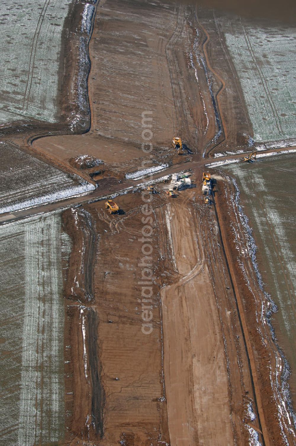 Aerial image Eisenach - Neubautrasse der BAB A 4 - Umfahrung Hörselberge in Thüringen bei Eisenach. Im September 2007 hat das Bieterkonsortium VINCI Concessions / Hochtief PPP (50/50) den Zuschlag für das A-Modell BAB A 4 Umfahrung Hörselberge (km 238,5 bis km 283,2) erhalten. Die bei diesem Projekt auf der Bauausführungsebene gegründete Arbeitsgemeinschaft wird von der EUROVIA Infra GmbH angeführt, des Weiteren sind hier die Unternehmen Hochtief, Strassing Limes und Rädlinger beteiligt. Durchgeführt werden die im Zuge dieses Projektes notwendigen Arbeiten unter an derem von den Mitarbeitern der Niederlassung Weimar der EUROVIA Verkehrsbau Union sowie der Niederlassungen Abbruch und Erdbau, Betonstraßenbau, Ingenieurbau und TECO Schallschutz der EUROVIA Beton.