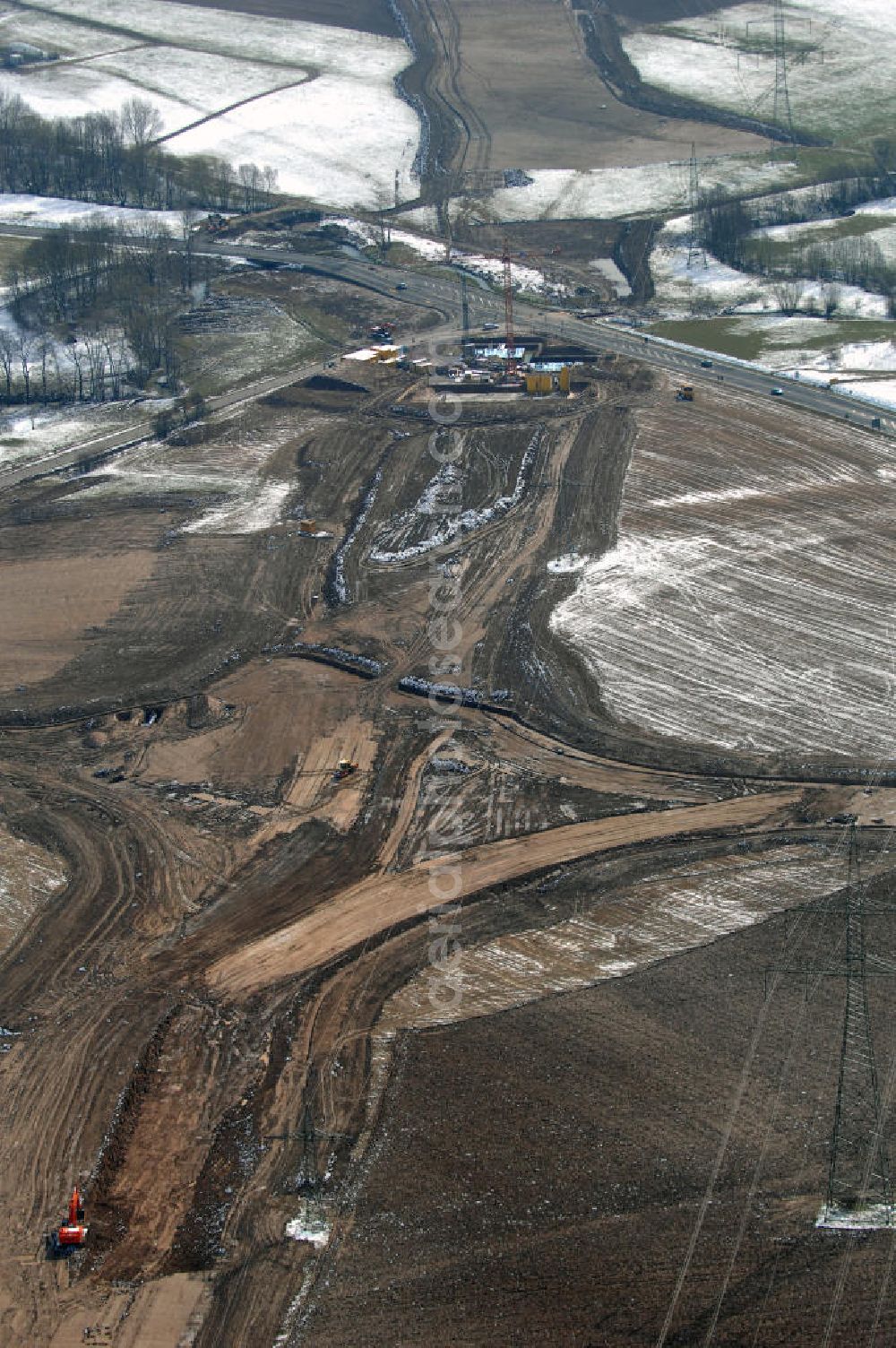 Aerial image Eisenach - Neubautrasse der BAB A 4 - Umfahrung Hörselberge in Thüringen bei Eisenach. Im September 2007 hat das Bieterkonsortium VINCI Concessions / Hochtief PPP (50/50) den Zuschlag für das A-Modell BAB A 4 Umfahrung Hörselberge (km 238,5 bis km 283,2) erhalten. Die bei diesem Projekt auf der Bauausführungsebene gegründete Arbeitsgemeinschaft wird von der EUROVIA Infra GmbH angeführt, des Weiteren sind hier die Unternehmen Hochtief, Strassing Limes und Rädlinger beteiligt. Durchgeführt werden die im Zuge dieses Projektes notwendigen Arbeiten unter an derem von den Mitarbeitern der Niederlassung Weimar der EUROVIA Verkehrsbau Union sowie der Niederlassungen Abbruch und Erdbau, Betonstraßenbau, Ingenieurbau und TECO Schallschutz der EUROVIA Beton.