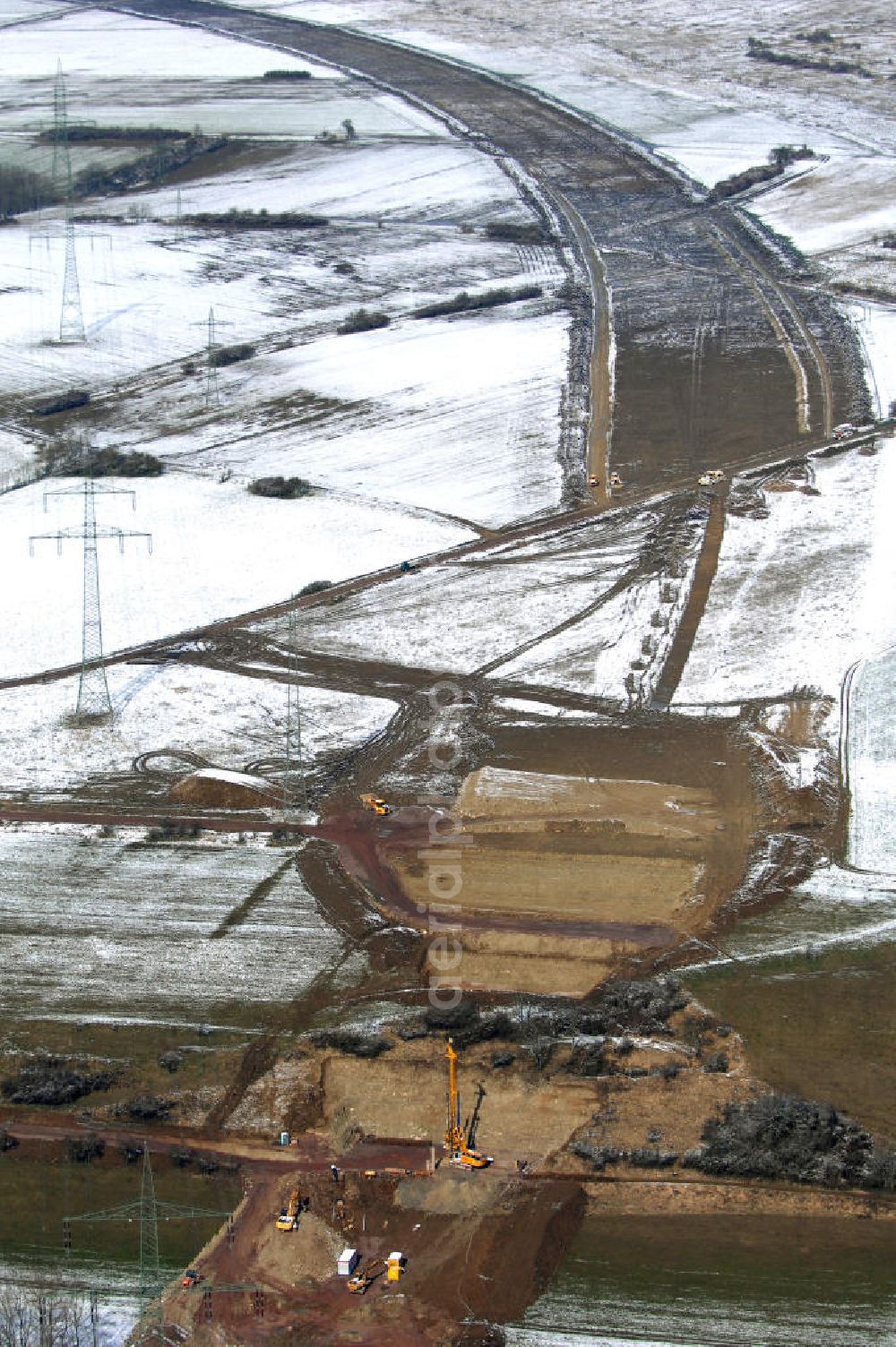 Aerial photograph Eisenach - Neubautrasse der BAB A 4 - Umfahrung Hörselberge in Thüringen bei Eisenach. Im September 2007 hat das Bieterkonsortium VINCI Concessions / Hochtief PPP (50/50) den Zuschlag für das A-Modell BAB A 4 Umfahrung Hörselberge (km 238,5 bis km 283,2) erhalten. Die bei diesem Projekt auf der Bauausführungsebene gegründete Arbeitsgemeinschaft wird von der EUROVIA Infra GmbH angeführt, des Weiteren sind hier die Unternehmen Hochtief, Strassing Limes und Rädlinger beteiligt. Durchgeführt werden die im Zuge dieses Projektes notwendigen Arbeiten unter an derem von den Mitarbeitern der Niederlassung Weimar der EUROVIA Verkehrsbau Union sowie der Niederlassungen Abbruch und Erdbau, Betonstraßenbau, Ingenieurbau und TECO Schallschutz der EUROVIA Beton.