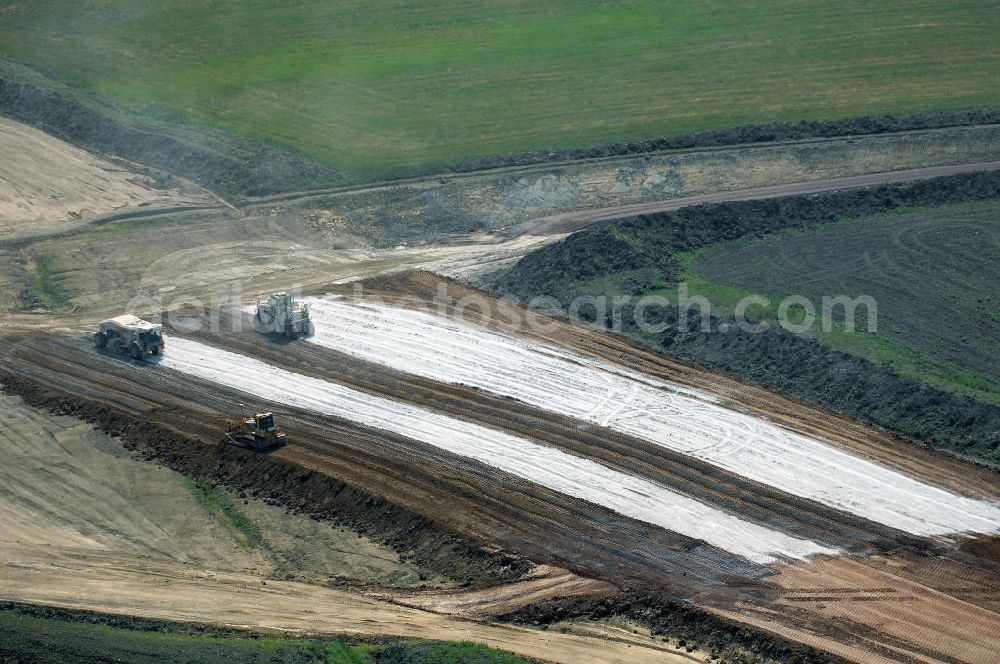 Aerial image Eisenach - Kindel - Neubautrasse der BAB A 4 - Umfahrung Hörselberge in Thüringen bei Eisenach. Im September 2007 hat das Bieterkonsortium VINCI Concessions / Hochtief PPP (50/50) den Zuschlag für das A-Modell BAB A 4 Umfahrung Hörselberge (km 238,5 bis km 283,2) erhalten. Die bei diesem Projekt auf der Bauausführungsebene gegründete Arbeitsgemeinschaft wird von der EUROVIA Infra GmbH angeführt, des Weiteren sind hier die Unternehmen Hochtief, Strassing Limes und Rädlinger beteiligt. Durchgeführt werden die im Zuge dieses Projektes notwendigen Arbeiten unter an derem von den Mitarbeitern der Niederlassung Weimar der EUROVIA Verkehrsbau Union sowie der Niederlassungen Abbruch und Erdbau, Betonstraßenbau, Ingenieurbau und TECO Schallschutz der EUROVIA Beton. DEGES