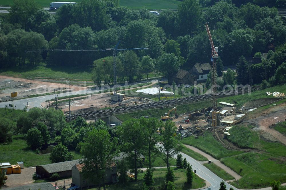 Aerial image Eisenach - Kindel - Neubautrasse der BAB A 4 - Umfahrung Hörselberge in Thüringen bei Eisenach. Im September 2007 hat das Bieterkonsortium VINCI Concessions / Hochtief PPP (50/50) den Zuschlag für das A-Modell BAB A 4 Umfahrung Hörselberge (km 238,5 bis km 283,2) erhalten. Die bei diesem Projekt auf der Bauausführungsebene gegründete Arbeitsgemeinschaft wird von der EUROVIA Infra GmbH angeführt, des Weiteren sind hier die Unternehmen Hochtief, Strassing Limes und Rädlinger beteiligt. Durchgeführt werden die im Zuge dieses Projektes notwendigen Arbeiten unter an derem von den Mitarbeitern der Niederlassung Weimar der EUROVIA Verkehrsbau Union sowie der Niederlassungen Abbruch und Erdbau, Betonstraßenbau, Ingenieurbau und TECO Schallschutz der EUROVIA Beton. DEGES