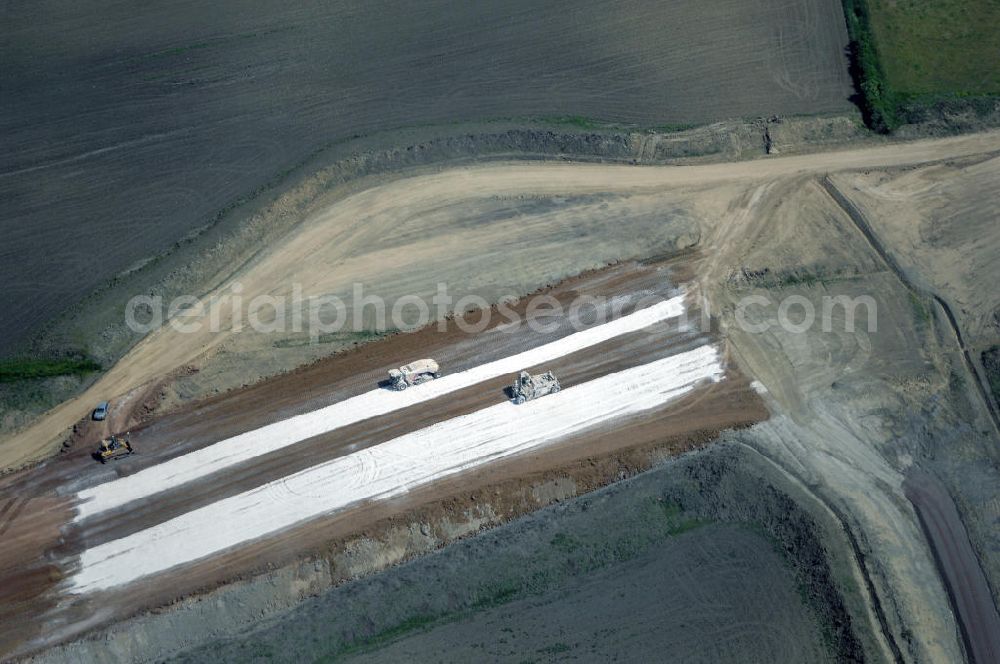 Aerial photograph Eisenach - Kindel - Neubautrasse der BAB A 4 - Umfahrung Hörselberge in Thüringen bei Eisenach. Im September 2007 hat das Bieterkonsortium VINCI Concessions / Hochtief PPP (50/50) den Zuschlag für das A-Modell BAB A 4 Umfahrung Hörselberge (km 238,5 bis km 283,2) erhalten. Die bei diesem Projekt auf der Bauausführungsebene gegründete Arbeitsgemeinschaft wird von der EUROVIA Infra GmbH angeführt, des Weiteren sind hier die Unternehmen Hochtief, Strassing Limes und Rädlinger beteiligt. Durchgeführt werden die im Zuge dieses Projektes notwendigen Arbeiten unter an derem von den Mitarbeitern der Niederlassung Weimar der EUROVIA Verkehrsbau Union sowie der Niederlassungen Abbruch und Erdbau, Betonstraßenbau, Ingenieurbau und TECO Schallschutz der EUROVIA Beton. DEGES