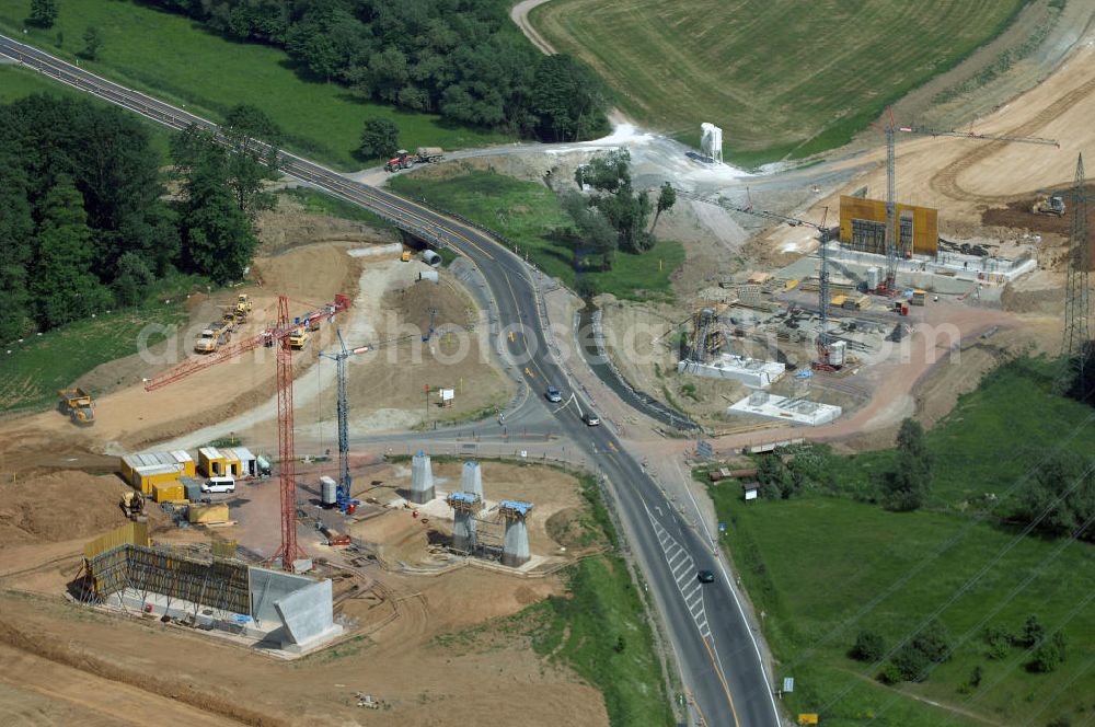 Eisenach - Kindel from the bird's eye view: Neubautrasse der BAB A 4 - Umfahrung Hörselberge in Thüringen bei Eisenach. Im September 2007 hat das Bieterkonsortium VINCI Concessions / Hochtief PPP (50/50) den Zuschlag für das A-Modell BAB A 4 Umfahrung Hörselberge (km 238,5 bis km 283,2) erhalten. Die bei diesem Projekt auf der Bauausführungsebene gegründete Arbeitsgemeinschaft wird von der EUROVIA Infra GmbH angeführt, des Weiteren sind hier die Unternehmen Hochtief, Strassing Limes und Rädlinger beteiligt. Durchgeführt werden die im Zuge dieses Projektes notwendigen Arbeiten unter an derem von den Mitarbeitern der Niederlassung Weimar der EUROVIA Verkehrsbau Union sowie der Niederlassungen Abbruch und Erdbau, Betonstraßenbau, Ingenieurbau und TECO Schallschutz der EUROVIA Beton. DEGES