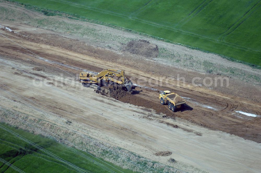 Aerial image Eisenach - Kindel - Neubautrasse der BAB A 4 - Umfahrung Hörselberge in Thüringen bei Eisenach. Im September 2007 hat das Bieterkonsortium VINCI Concessions / Hochtief PPP (50/50) den Zuschlag für das A-Modell BAB A 4 Umfahrung Hörselberge (km 238,5 bis km 283,2) erhalten. Die bei diesem Projekt auf der Bauausführungsebene gegründete Arbeitsgemeinschaft wird von der EUROVIA Infra GmbH angeführt, des Weiteren sind hier die Unternehmen Hochtief, Strassing Limes und Rädlinger beteiligt. Durchgeführt werden die im Zuge dieses Projektes notwendigen Arbeiten unter an derem von den Mitarbeitern der Niederlassung Weimar der EUROVIA Verkehrsbau Union sowie der Niederlassungen Abbruch und Erdbau, Betonstraßenbau, Ingenieurbau und TECO Schallschutz der EUROVIA Beton. DEGES