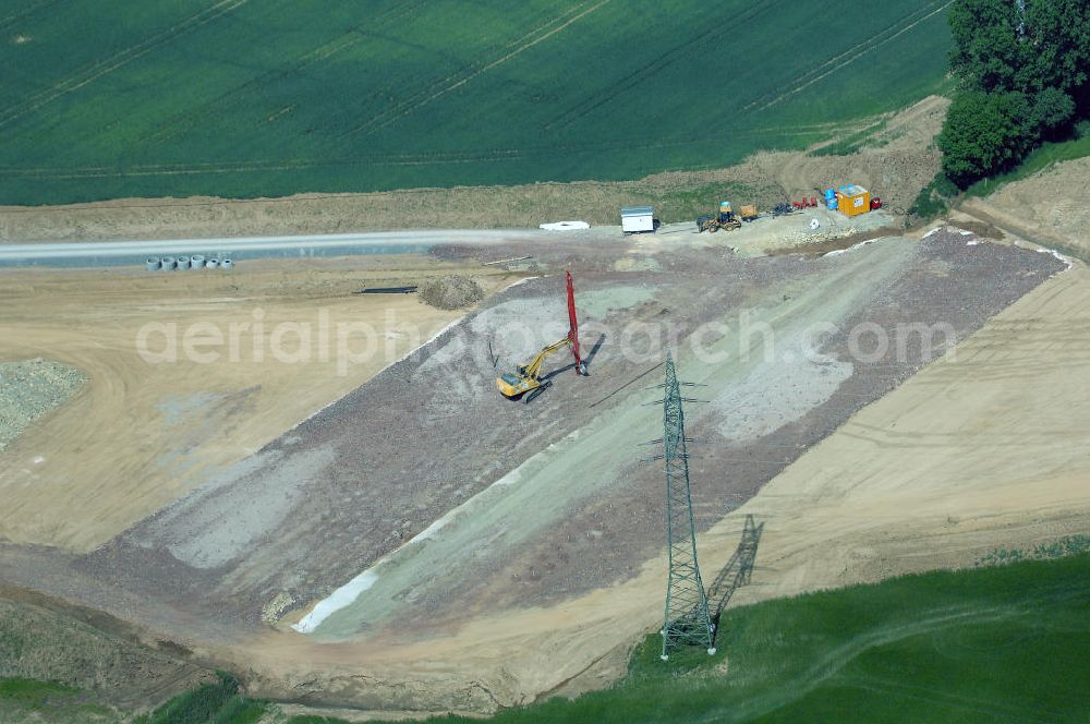 Aerial image Eisenach - Kindel - Neubautrasse der BAB A 4 - Umfahrung Hörselberge in Thüringen bei Eisenach. Im September 2007 hat das Bieterkonsortium VINCI Concessions / Hochtief PPP (50/50) den Zuschlag für das A-Modell BAB A 4 Umfahrung Hörselberge (km 238,5 bis km 283,2) erhalten. Die bei diesem Projekt auf der Bauausführungsebene gegründete Arbeitsgemeinschaft wird von der EUROVIA Infra GmbH angeführt, des Weiteren sind hier die Unternehmen Hochtief, Strassing Limes und Rädlinger beteiligt. Durchgeführt werden die im Zuge dieses Projektes notwendigen Arbeiten unter an derem von den Mitarbeitern der Niederlassung Weimar der EUROVIA Verkehrsbau Union sowie der Niederlassungen Abbruch und Erdbau, Betonstraßenbau, Ingenieurbau und TECO Schallschutz der EUROVIA Beton. DEGES