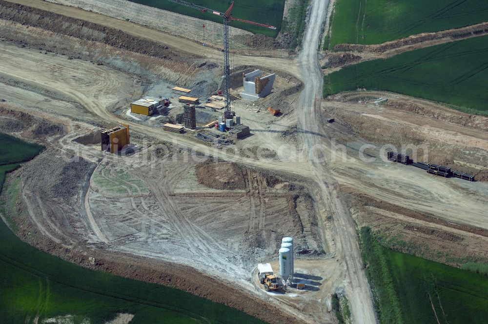 Eisenach - Kindel from the bird's eye view: Neubautrasse der BAB A 4 - Umfahrung Hörselberge in Thüringen bei Eisenach. Im September 2007 hat das Bieterkonsortium VINCI Concessions / Hochtief PPP (50/50) den Zuschlag für das A-Modell BAB A 4 Umfahrung Hörselberge (km 238,5 bis km 283,2) erhalten. Die bei diesem Projekt auf der Bauausführungsebene gegründete Arbeitsgemeinschaft wird von der EUROVIA Infra GmbH angeführt, des Weiteren sind hier die Unternehmen Hochtief, Strassing Limes und Rädlinger beteiligt. Durchgeführt werden die im Zuge dieses Projektes notwendigen Arbeiten unter an derem von den Mitarbeitern der Niederlassung Weimar der EUROVIA Verkehrsbau Union sowie der Niederlassungen Abbruch und Erdbau, Betonstraßenbau, Ingenieurbau und TECO Schallschutz der EUROVIA Beton. DEGES