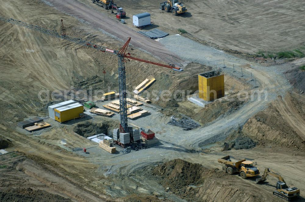 Aerial image Eisenach - Kindel - Neubautrasse der BAB A 4 - Umfahrung Hörselberge in Thüringen bei Eisenach. Im September 2007 hat das Bieterkonsortium VINCI Concessions / Hochtief PPP (50/50) den Zuschlag für das A-Modell BAB A 4 Umfahrung Hörselberge (km 238,5 bis km 283,2) erhalten. Die bei diesem Projekt auf der Bauausführungsebene gegründete Arbeitsgemeinschaft wird von der EUROVIA Infra GmbH angeführt, des Weiteren sind hier die Unternehmen Hochtief, Strassing Limes und Rädlinger beteiligt. Durchgeführt werden die im Zuge dieses Projektes notwendigen Arbeiten unter an derem von den Mitarbeitern der Niederlassung Weimar der EUROVIA Verkehrsbau Union sowie der Niederlassungen Abbruch und Erdbau, Betonstraßenbau, Ingenieurbau und TECO Schallschutz der EUROVIA Beton. DEGES