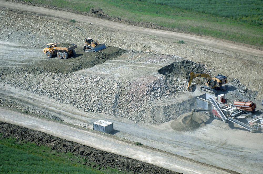 Aerial image Eisenach - Kindel - Neubautrasse der BAB A 4 - Umfahrung Hörselberge in Thüringen bei Eisenach. Im September 2007 hat das Bieterkonsortium VINCI Concessions / Hochtief PPP (50/50) den Zuschlag für das A-Modell BAB A 4 Umfahrung Hörselberge (km 238,5 bis km 283,2) erhalten. Die bei diesem Projekt auf der Bauausführungsebene gegründete Arbeitsgemeinschaft wird von der EUROVIA Infra GmbH angeführt, des Weiteren sind hier die Unternehmen Hochtief, Strassing Limes und Rädlinger beteiligt. Durchgeführt werden die im Zuge dieses Projektes notwendigen Arbeiten unter an derem von den Mitarbeitern der Niederlassung Weimar der EUROVIA Verkehrsbau Union sowie der Niederlassungen Abbruch und Erdbau, Betonstraßenbau, Ingenieurbau und TECO Schallschutz der EUROVIA Beton. DEGES