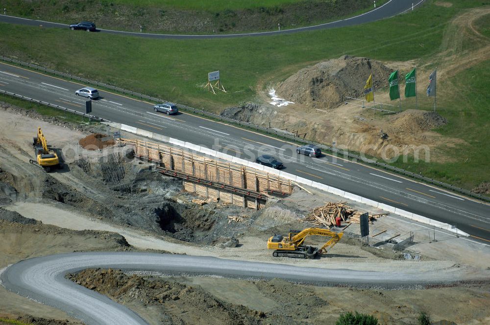 Eisenach - Kindel from the bird's eye view: Neubautrasse der BAB A 4 - Umfahrung Hörselberge in Thüringen bei Eisenach. Im September 2007 hat das Bieterkonsortium VINCI Concessions / Hochtief PPP (50/50) den Zuschlag für das A-Modell BAB A 4 Umfahrung Hörselberge (km 238,5 bis km 283,2) erhalten. Die bei diesem Projekt auf der Bauausführungsebene gegründete Arbeitsgemeinschaft wird von der EUROVIA Infra GmbH angeführt, des Weiteren sind hier die Unternehmen Hochtief, Strassing Limes und Rädlinger beteiligt. Durchgeführt werden die im Zuge dieses Projektes notwendigen Arbeiten unter an derem von den Mitarbeitern der Niederlassung Weimar der EUROVIA Verkehrsbau Union sowie der Niederlassungen Abbruch und Erdbau, Betonstraßenbau, Ingenieurbau und TECO Schallschutz der EUROVIA Beton. DEGES