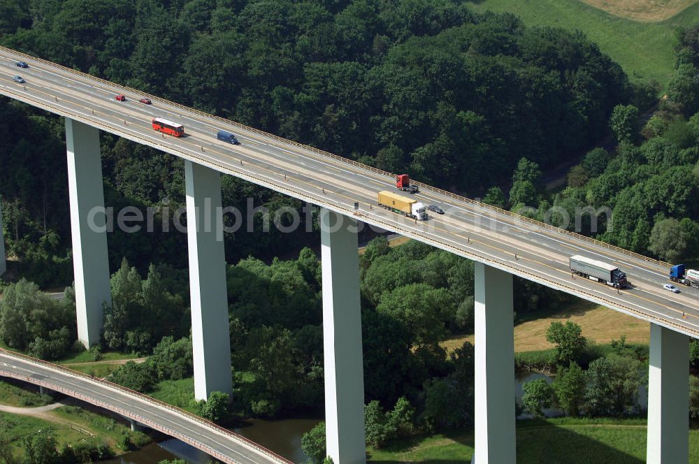 Aerial image Eisenach - Kindel - Neubautrasse der BAB A 4 - Umfahrung Hörselberge in Thüringen bei Eisenach. Im September 2007 hat das Bieterkonsortium VINCI Concessions / Hochtief PPP (50/50) den Zuschlag für das A-Modell BAB A 4 Umfahrung Hörselberge (km 238,5 bis km 283,2) erhalten. Die bei diesem Projekt auf der Bauausführungsebene gegründete Arbeitsgemeinschaft wird von der EUROVIA Infra GmbH angeführt, des Weiteren sind hier die Unternehmen Hochtief, Strassing Limes und Rädlinger beteiligt. Durchgeführt werden die im Zuge dieses Projektes notwendigen Arbeiten unter an derem von den Mitarbeitern der Niederlassung Weimar der EUROVIA Verkehrsbau Union sowie der Niederlassungen Abbruch und Erdbau, Betonstraßenbau, Ingenieurbau und TECO Schallschutz der EUROVIA Beton. DEGES