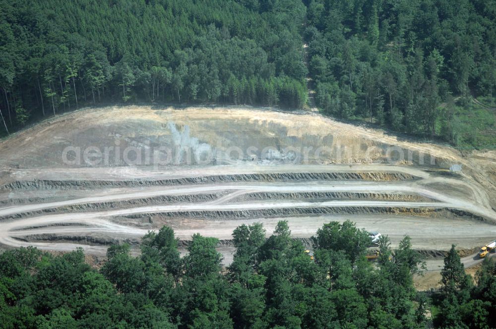 Aerial image Eisenach - Kindel - Neubautrasse der BAB A 4 - Umfahrung Hörselberge in Thüringen bei Eisenach. Im September 2007 hat das Bieterkonsortium VINCI Concessions / Hochtief PPP (50/50) den Zuschlag für das A-Modell BAB A 4 Umfahrung Hörselberge (km 238,5 bis km 283,2) erhalten. Die bei diesem Projekt auf der Bauausführungsebene gegründete Arbeitsgemeinschaft wird von der EUROVIA Infra GmbH angeführt, des Weiteren sind hier die Unternehmen Hochtief, Strassing Limes und Rädlinger beteiligt. Durchgeführt werden die im Zuge dieses Projektes notwendigen Arbeiten unter an derem von den Mitarbeitern der Niederlassung Weimar der EUROVIA Verkehrsbau Union sowie der Niederlassungen Abbruch und Erdbau, Betonstraßenbau, Ingenieurbau und TECO Schallschutz der EUROVIA Beton. DEGES