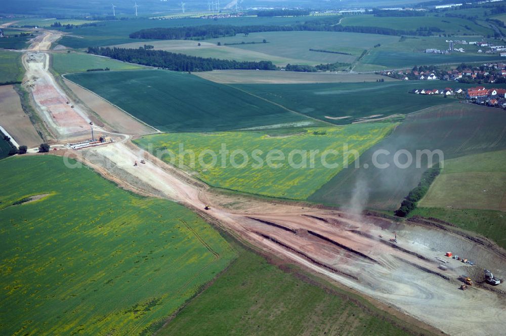 Eisenach - Kindel from the bird's eye view: Neubautrasse der BAB A 4 - Umfahrung Hörselberge in Thüringen bei Eisenach. Im September 2007 hat das Bieterkonsortium VINCI Concessions / Hochtief PPP (50/50) den Zuschlag für das A-Modell BAB A 4 Umfahrung Hörselberge (km 238,5 bis km 283,2) erhalten. Die bei diesem Projekt auf der Bauausführungsebene gegründete Arbeitsgemeinschaft wird von der EUROVIA Infra GmbH angeführt, des Weiteren sind hier die Unternehmen Hochtief, Strassing Limes und Rädlinger beteiligt. Durchgeführt werden die im Zuge dieses Projektes notwendigen Arbeiten unter an derem von den Mitarbeitern der Niederlassung Weimar der EUROVIA Verkehrsbau Union sowie der Niederlassungen Abbruch und Erdbau, Betonstraßenbau, Ingenieurbau und TECO Schallschutz der EUROVIA Beton. DEGES