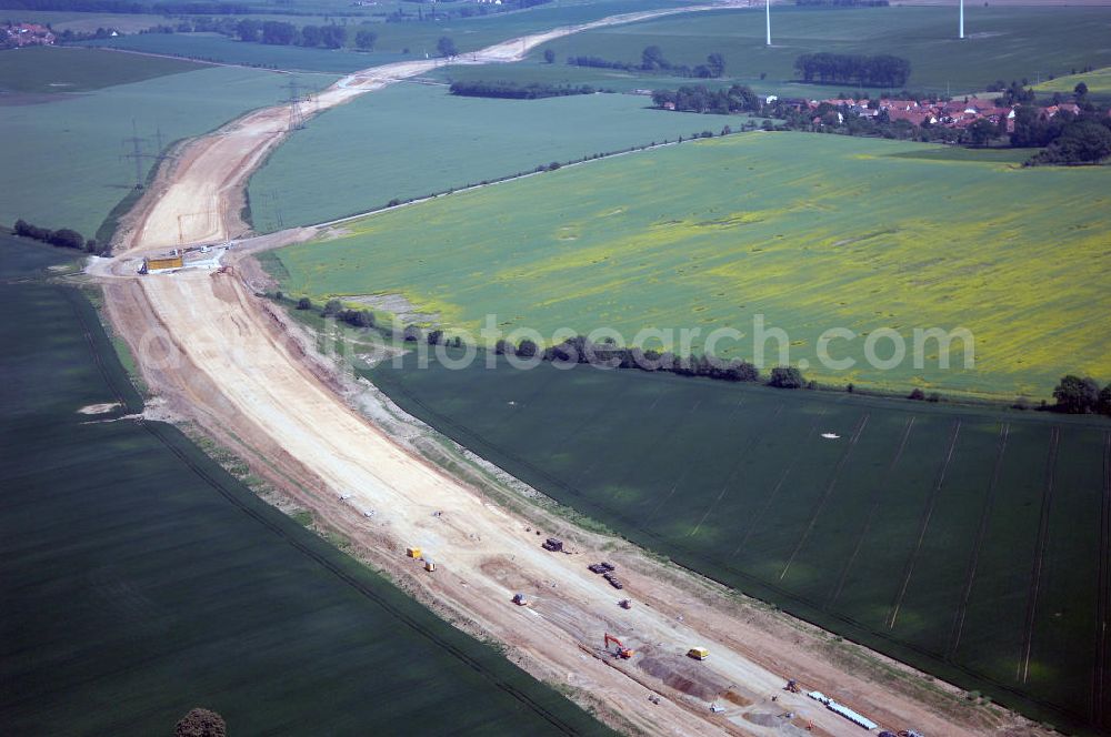 Eisenach - Kindel from the bird's eye view: Neubautrasse der BAB A 4 - Umfahrung Hörselberge in Thüringen bei Eisenach. Im September 2007 hat das Bieterkonsortium VINCI Concessions / Hochtief PPP (50/50) den Zuschlag für das A-Modell BAB A 4 Umfahrung Hörselberge (km 238,5 bis km 283,2) erhalten. Die bei diesem Projekt auf der Bauausführungsebene gegründete Arbeitsgemeinschaft wird von der EUROVIA Infra GmbH angeführt, des Weiteren sind hier die Unternehmen Hochtief, Strassing Limes und Rädlinger beteiligt. Durchgeführt werden die im Zuge dieses Projektes notwendigen Arbeiten unter an derem von den Mitarbeitern der Niederlassung Weimar der EUROVIA Verkehrsbau Union sowie der Niederlassungen Abbruch und Erdbau, Betonstraßenbau, Ingenieurbau und TECO Schallschutz der EUROVIA Beton. DEGES