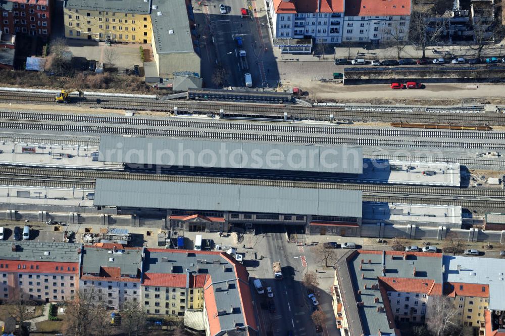 Berlin - Baumschulenweg from the bird's eye view: Blick auf den fast fertigen S-Bahnhof Berlin-Baumschulenweg. Der Um- und Ausbau ist ein Projekt der EUROVIA Infra GmbH. View onto the construction area at the city railway station in Treptow-Köpenick.