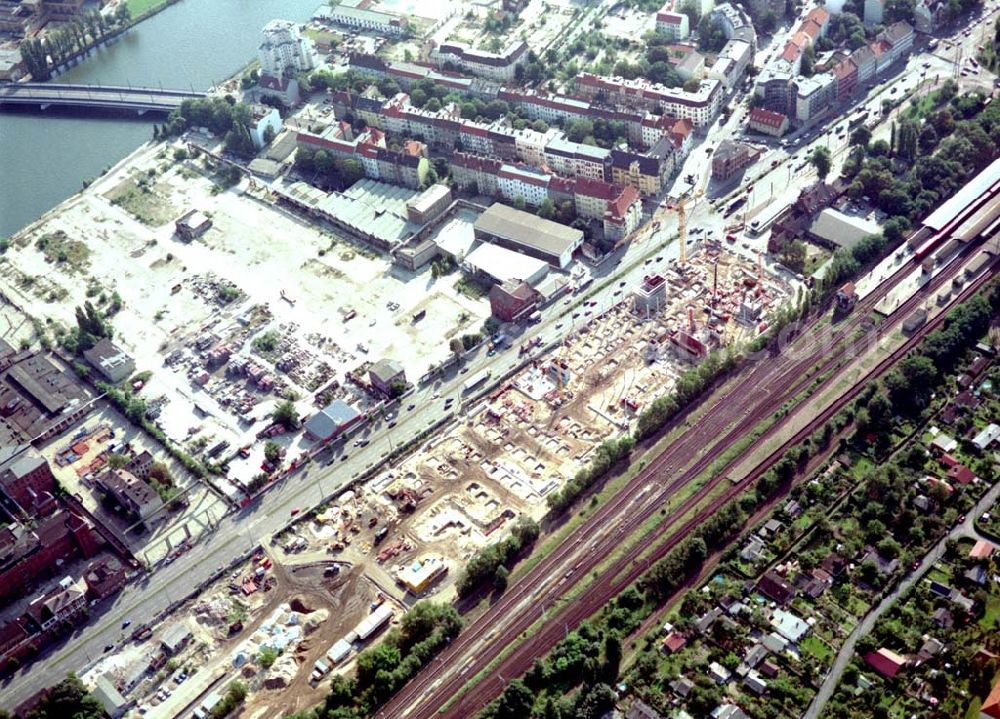 Berlin - Schöneweide from the bird's eye view: Baustelle am Bahnhof Berlin - Schöneweide zur Errichtung eines KAUFLAND - Einkaufszentrums.