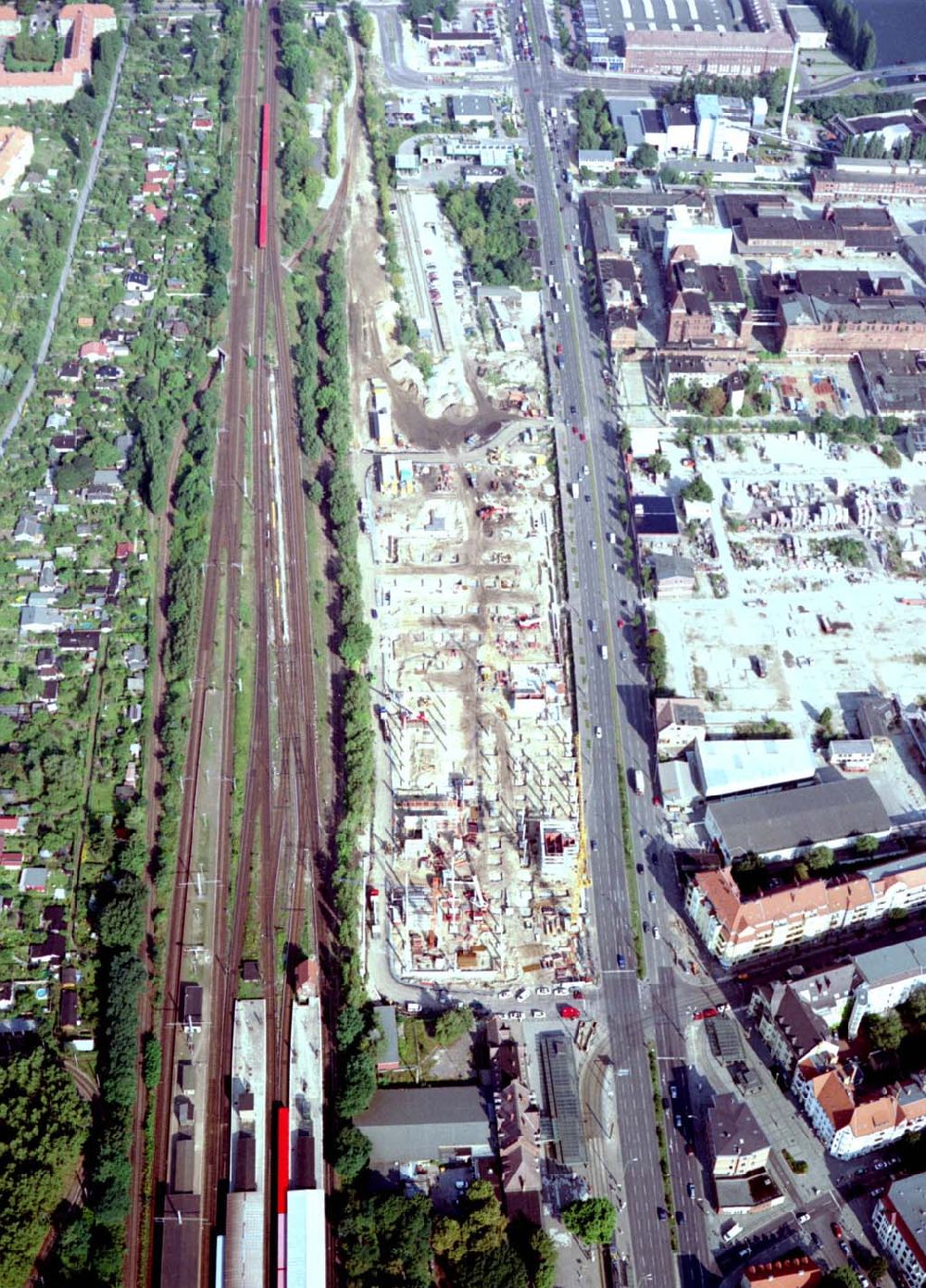 Aerial photograph Berlin - Schöneweide - Baustelle am Bahnhof Berlin - Schöneweide zur Errichtung eines KAUFLAND - Einkaufszentrums.