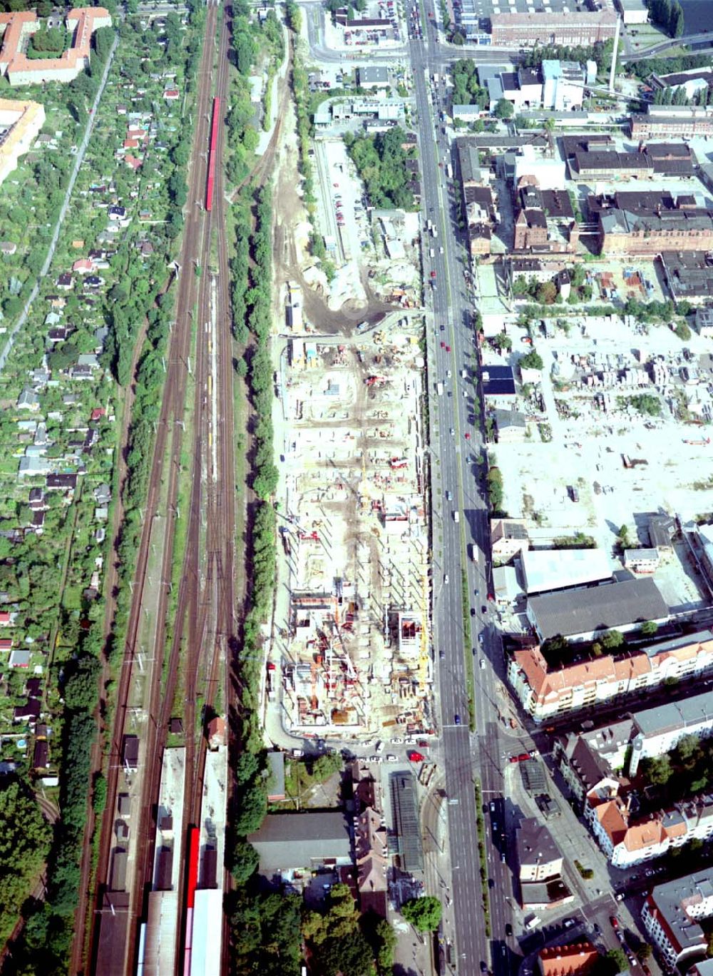 Berlin - Schöneweide from the bird's eye view: Baustelle am Bahnhof Berlin - Schöneweide zur Errichtung eines KAUFLAND - Einkaufszentrums.