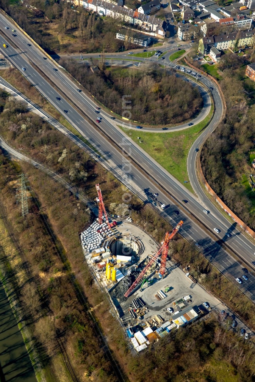 Aerial photograph Oberhausen - Construction site and works during the redesign of the course of the river Emscher at the Oberhausen Neue Mitte exit of the federal motorway A42 in Oberhausen in the state of North Rhine-Westphalia