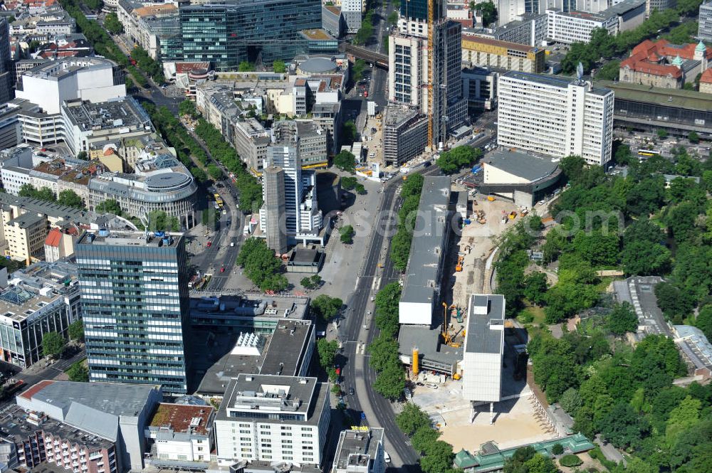 Berlin from above - Blick auf die Umbau- und Erweiterungs- Baustelle des Bauensemble Zoobogen in Berlin Charlottenburg. Bestandteile sind das Bikini-Haus , das Hutmacher Haus/DOB-Hochhaus (Eckhochhaus am Hardenbergplatz), der Zoo-Palast, einem Parkhaus und der Blauen Kugel. Bauherr ist die Zoobogen GmbH & Co. KG, Investor die Bayerische Immobilien Gewerbe GmbH. View the renovation and expansion construction site of the architectural ensemble Zoobogen in Berlin.