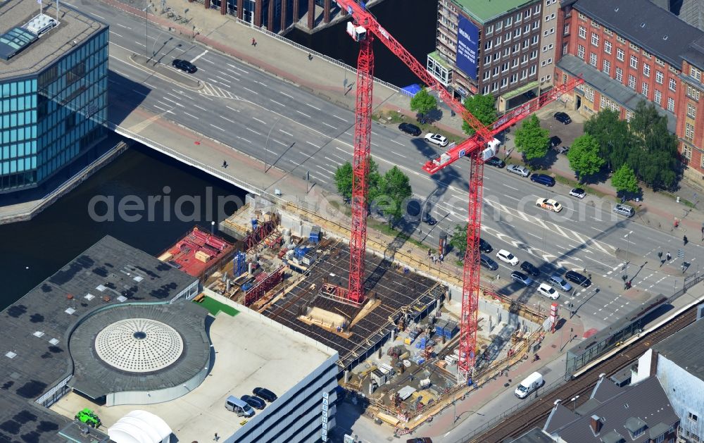 Hamburg from the bird's eye view: Construction site of the construction company in August PRIEN Construction GmbH & Co. KG to build a new residential and commercial building in Hamburg