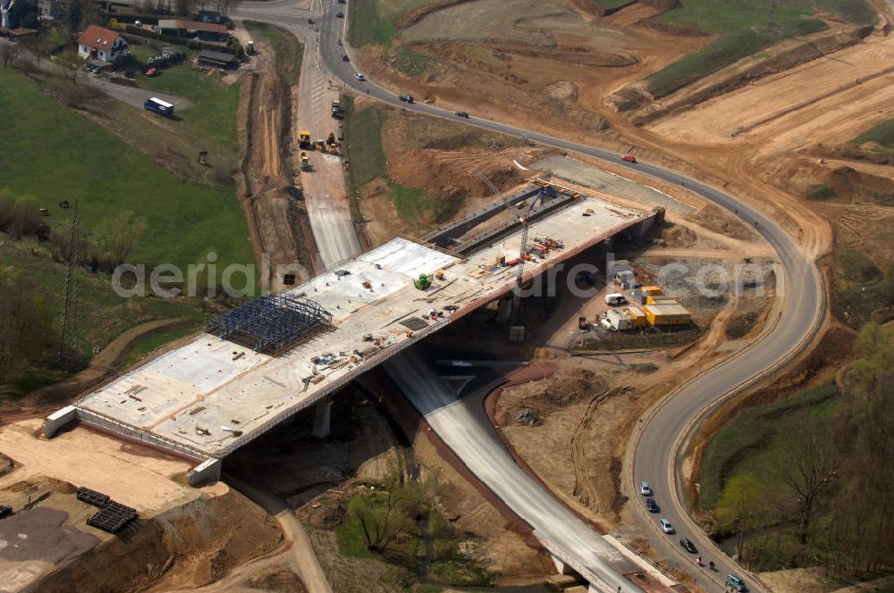 Aerial image Großenlupnitz - Blick auf die Baustelle der neuen Böbertalbrücke mit einer Länge von 370 m. Die Brücke ist Teil des Projekt Nordverlegung / Umfahrung Hörselberge der Autobahn E40 / A4 in Thüringen bei Eisenach. Durchgeführt werden die im Zuge dieses Projektes notwendigen Arbeiten unter an derem von den Mitarbeitern der Niederlassung Weimar der EUROVIA Verkehrsbau Union sowie der Niederlassungen Abbruch und Erdbau, Betonstraßenbau, Ingenieurbau und TECO Schallschutz der EUROVIA Beton sowie der DEGES.