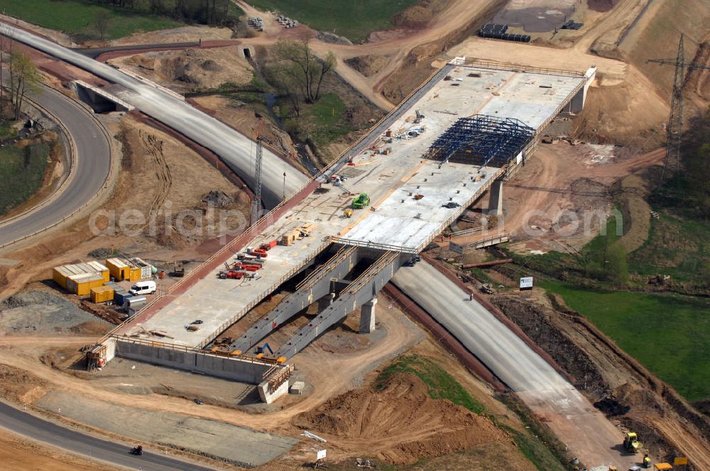 Großenlupnitz from above - Blick auf die Baustelle der neuen Böbertalbrücke mit einer Länge von 370 m. Die Brücke ist Teil des Projekt Nordverlegung / Umfahrung Hörselberge der Autobahn E40 / A4 in Thüringen bei Eisenach. Durchgeführt werden die im Zuge dieses Projektes notwendigen Arbeiten unter an derem von den Mitarbeitern der Niederlassung Weimar der EUROVIA Verkehrsbau Union sowie der Niederlassungen Abbruch und Erdbau, Betonstraßenbau, Ingenieurbau und TECO Schallschutz der EUROVIA Beton sowie der DEGES.