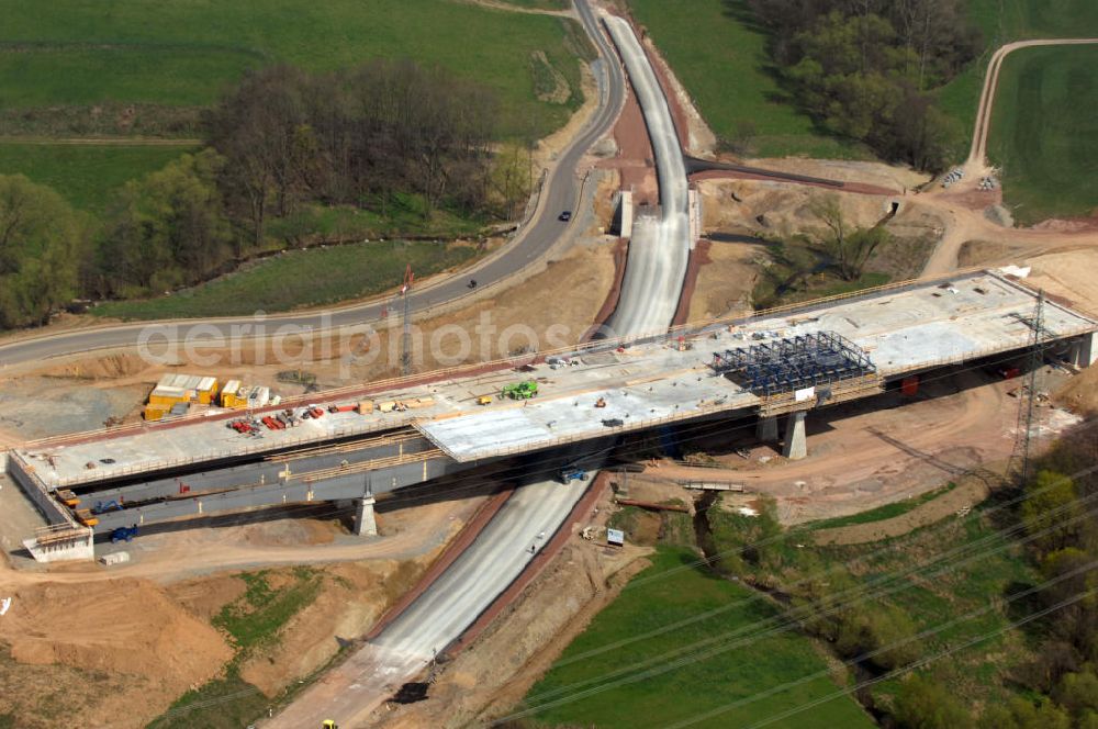 Aerial image Großenlupnitz - Blick auf die Baustelle der neuen Böbertalbrücke mit einer Länge von 370 m. Die Brücke ist Teil des Projekt Nordverlegung / Umfahrung Hörselberge der Autobahn E40 / A4 in Thüringen bei Eisenach. Durchgeführt werden die im Zuge dieses Projektes notwendigen Arbeiten unter an derem von den Mitarbeitern der Niederlassung Weimar der EUROVIA Verkehrsbau Union sowie der Niederlassungen Abbruch und Erdbau, Betonstraßenbau, Ingenieurbau und TECO Schallschutz der EUROVIA Beton sowie der DEGES.