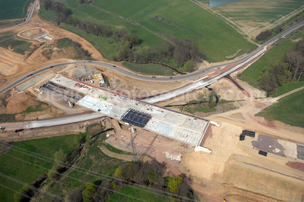 Aerial photograph Großenlupnitz - Blick auf die Baustelle der neuen Böbertalbrücke mit einer Länge von 370 m. Die Brücke ist Teil des Projekt Nordverlegung / Umfahrung Hörselberge der Autobahn E40 / A4 in Thüringen bei Eisenach. Durchgeführt werden die im Zuge dieses Projektes notwendigen Arbeiten unter an derem von den Mitarbeitern der Niederlassung Weimar der EUROVIA Verkehrsbau Union sowie der Niederlassungen Abbruch und Erdbau, Betonstraßenbau, Ingenieurbau und TECO Schallschutz der EUROVIA Beton sowie der DEGES.