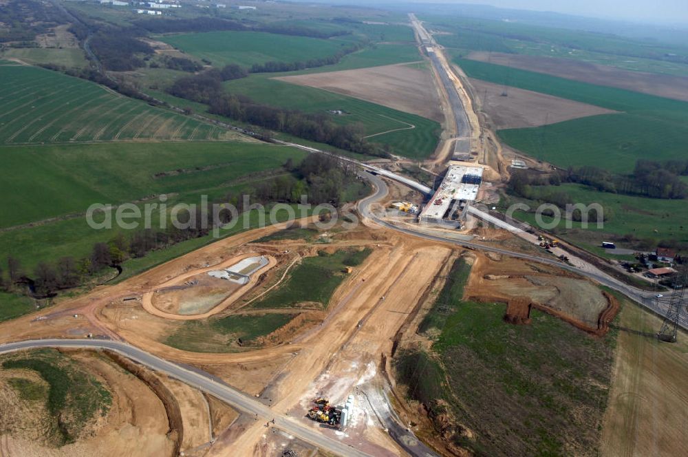 Großenlupnitz from above - Blick auf die Baustelle der neuen Böbertalbrücke mit einer Länge von 370 m und der Ausfahrt / Anschlussstelle Eisenach-Ost. Die Brücke ist Teil des Projekt Nordverlegung / Umfahrung Hörselberge der Autobahn E40 / A4 in Thüringen bei Eisenach. Durchgeführt werden die im Zuge dieses Projektes notwendigen Arbeiten unter an derem von den Mitarbeitern der Niederlassung Weimar der EUROVIA Verkehrsbau Union sowie der Niederlassungen Abbruch und Erdbau, Betonstraßenbau, Ingenieurbau und TECO Schallschutz der EUROVIA Beton sowie der DEGES.