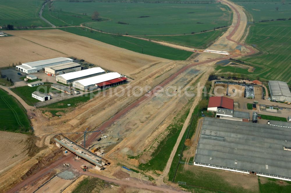 Hastrungsfeld from the bird's eye view: Blick auf die Baustelle der A4 und der Strassenbrücke zwischen Hastrungsfeld und Burla. Der Neubau ist Teil des Projekt Nordverlegung / Umfahrung Hörselberge der Autobahn E40 / A4 in Thüringen bei Eisenach. Durchgeführt werden die im Zuge dieses Projektes notwendigen Arbeiten unter an derem von den Mitarbeitern der Niederlassung Weimar der EUROVIA Verkehrsbau Union sowie der Niederlassungen Abbruch und Erdbau, Betonstraßenbau, Ingenieurbau und TECO Schallschutz der EUROVIA Beton sowie der DEGES.