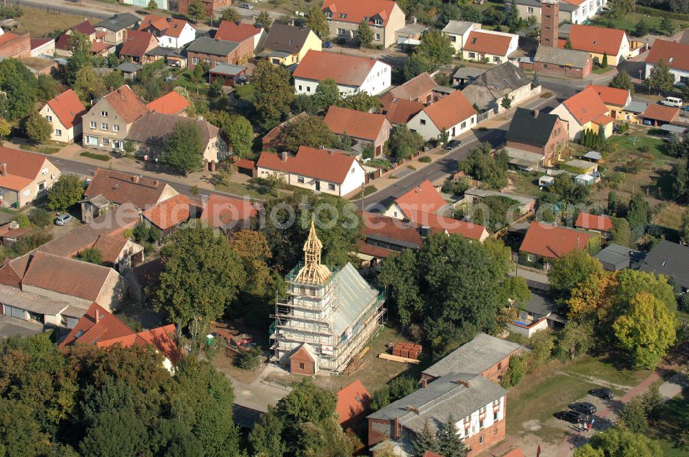 Aerial photograph Bergzow - Blick auf die Baustelle der im Wiederaufbau befindliche Bergzower Dorfkirche aus dem 13. Jahrhundert. Die eingerüstete Kirche wird von Grund auf saniert und erhält wieder eine Turmspitze, welche 1985 durch eine Blitzschlag zerstört und durch ein Flachdach ersetzt wurde. Nach der erfolgreichen Sanierung soll die Kirche eine offen Kirche werden. Finanziert wird das Projekt durch den europäischen Landwirtschaftsfond ELER. Kontakt Tischler: Zimmerei Ahlert, Waldstraße 3, 39319 Scharteucke / Redkin, Tel. 039341 68882; Kontakt Dachdeckerei: