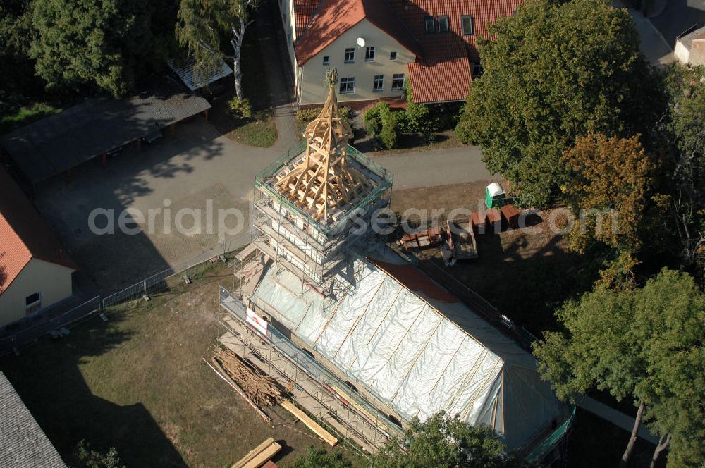 Bergzow from above - Blick auf die Baustelle der im Wiederaufbau befindliche Bergzower Dorfkirche aus dem 13. Jahrhundert. Die eingerüstete Kirche wird von Grund auf saniert und erhält wieder eine Turmspitze, welche 1985 durch eine Blitzschlag zerstört und