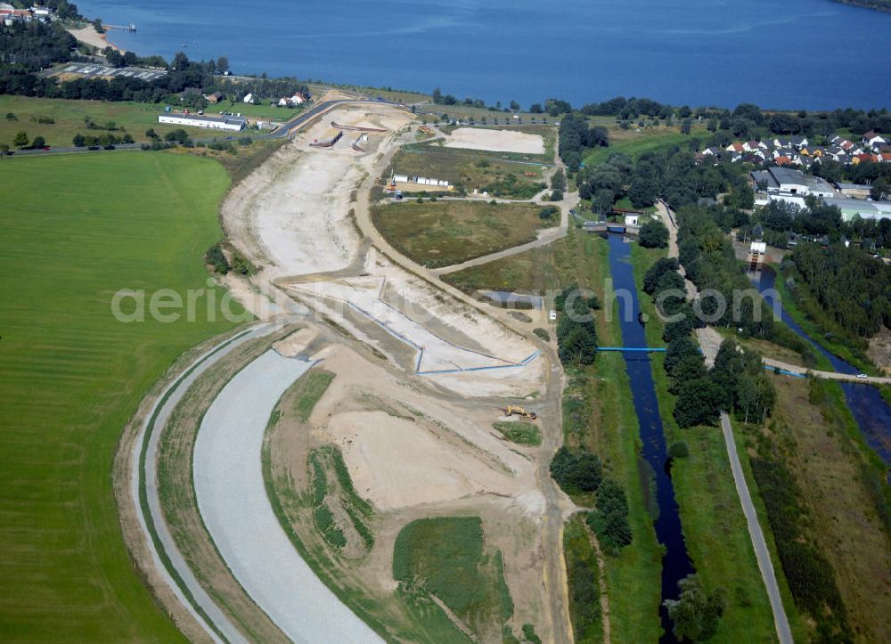 Aerial image Großkoschen - Blick auf die Baustelle eines Überleiters vom Senftenberger See zum Geierswalder See. Das Lausitzer Seenland mit seinen zehn Bergbaufolgeseen soll mit 13 Überleitern in ein schiffbares mit allen Seen verbundenes Seengebiet zusammengeführt werden. Beim Projekt Überleiter 12 erfolgt die Verbindung zwischen den beiden Seen mittels zweier Tunnel / Unterquerung zum einen der Bundesstraße B 96 und zum an deren des noch zu verlegendem Wasserlaufs der Schwarzen Elster. Am Oberen Vorhafen erfolgt der Bau einer Schleuse / Schlausenanlage. Kontakt: Lausitzer und Mitteldeutsche Bergbau-Verwaltungsgesellschaft mbH, LMBV, Abteilung Liegenschaften Lausitz, Dr. Bernd Krüger, Abteilungsleiter, Tel. +49(0)3573 844-210, Fax +49(0)3573 844-602, bernd.krueger@lmbv.de; Kontakt Bauausführung: Strabag AG Direktion Straßenbau Berlin-Brandenburg, Bereich Lausitz, Güterbahnhofstraße o. Nr., 01968 Senftenberg, Tel. +49(0)3573 3723-0, Fax +49(0)3573 3723-40, ber-sb-lausitz@strabag.com