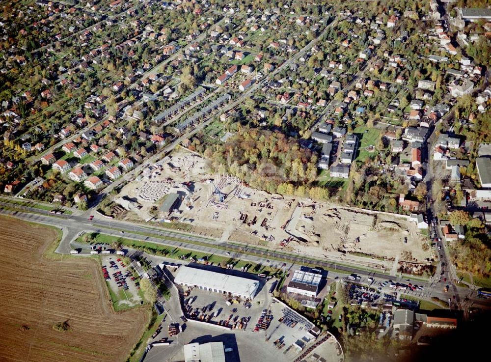 Berlin - Mahlsdorf from above - Baustelle an der B1 in Berlin - Mahlsdorf zur Errichtung eines Baumarktes und versch. Gewerbeeinheiten.